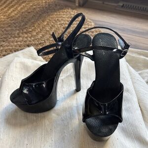 Elle Glossy Black Platform Heels